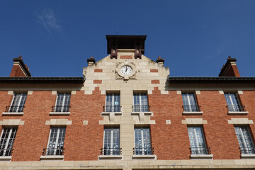 Façade de la caserne des Minimes à Paris réhabilitée en logements sociaux