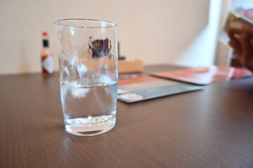 レストランの水