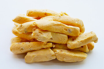 Light and crispy almond meringue cookies