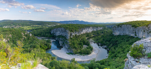 Randonnée le long du Cirque de Gens en Ardèche