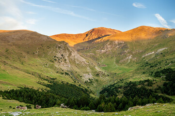 Naklejka premium Mornings on the mountains (Pyrenees Mountians, Puigmal)