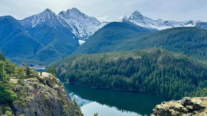 Beautiful lake in the Cascade mountains of Washington