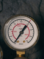 oxygen cylinder pressure gauge