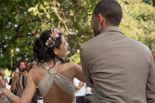 Wedding brida and groom traditional dance