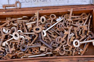 box full of rusty skeleton keys