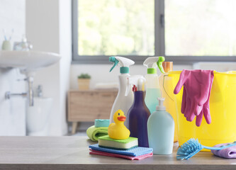 Cleaning products and accessories in the bathroom