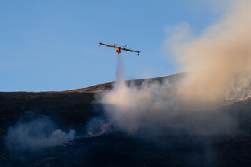 firefighting airplane