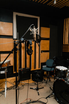 Microphone in the recording studio