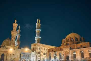 Obraz premium Al-Azhar Mosque, The Resplendent Congregational Mosque known in Egypt simply as al-Azhar, is a mosque in Cairo, Egypt in the historic Islamic core of the city. Al-Azhar mosque in the night