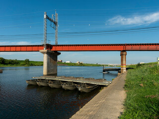 大和川に架かる近鉄道明寺線の鉄橋と陸自の桟橋