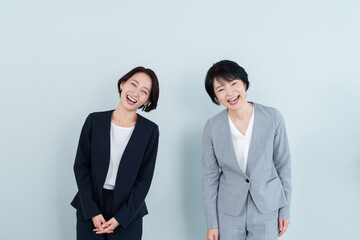 爆笑するビジネスウーマンのポートレート