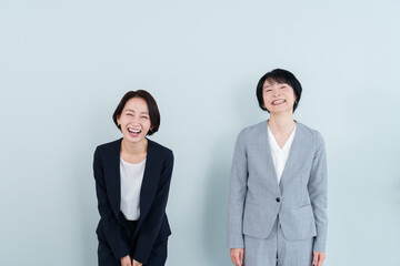 爆笑するビジネスウーマンのポートレート