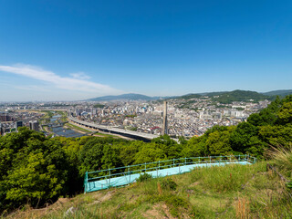 大阪府池田市の五月山ドライブウェイから見る都市景観