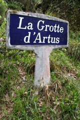Obraz premium enameled lava sign from the Artus cave in Huelgoat, Brittany - panneau en lave emaillée de la grotte d'Artus à Huelgoat en Bretagne