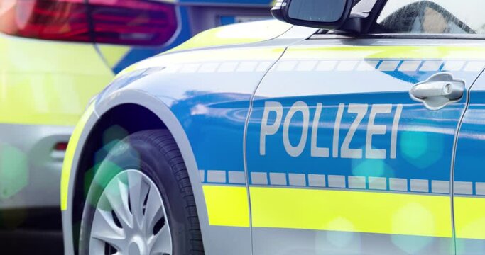 Ein Streifenwagen der deutschen Polizei