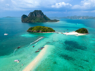 Naklejka premium Chicken Island and Tub Island in Thailand. Top aerial drone view of a paradise beach, ocean, white sand, mountains, cliffs, and boats