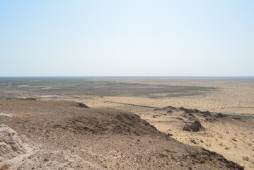 アヤズカラから見た広大な砂漠景色