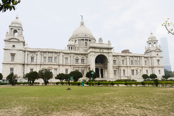 Obraz premium The Victoria Memorial in Kolkata, West Bengal, is a grand marble building built in memory of Queen Victoria, Kolkata, West Bengal, India