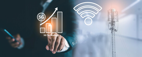 Businessmen use 5G networks to participate in the fastest data transmission services