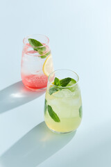 Refreshing Non-Alcoholic Mojito Lemonade with Mint and Lemon Slices
