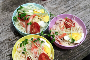 山やキャンプで食べるアウトドアごはん・山ごはん【カップサラダ】
