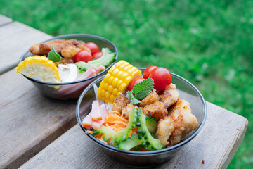 山やキャンプで食べるアウトドアごはん・山ごはん【カップサラダ】
