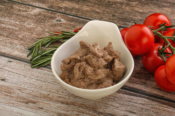 Soft chicken liver with cream