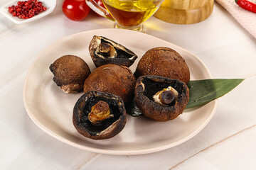 Baked brown champignons with spices