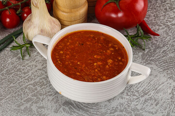 Hot tomato soup with diced chicken