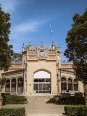 Obraz premium Royal pavilion (Pabellon Real) at Plaza de America in Parque Maria Luisa Park - Seville, Andalusia, Spain