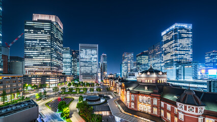 ライトアップされた東京駅の都市夜景【東京都・千代田区】