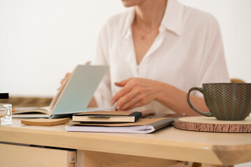  Girl working at the table