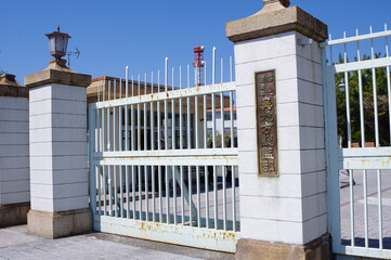広島県にある呉地方総監部（旧呉鎮守府）の門