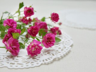Naklejka premium cake decorated with flowers