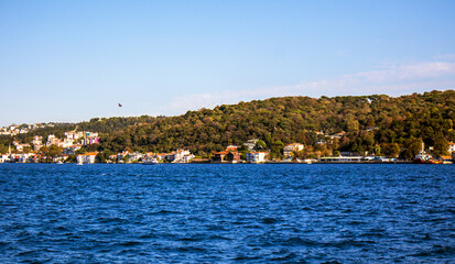 Obraz premium view of uskudar district cityscape, forest and bosphorus in istanbul 
