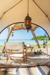 ソロキャンプ 海辺のキャンプ 自然 屋外 リラックス   バカンス 冒険 旅