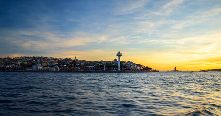 Naklejka premium uskudar coastline and sunset over the sea, istanbul