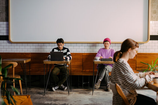 Remote work from a cafe