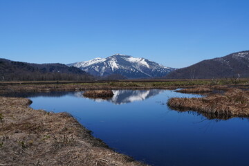 lake in the mountains　広大な湿原の尾瀬ヶ原から見る燧ヶ岳