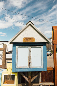 Free Little Lending Library 