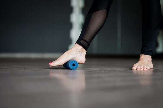 Detail of a woman's foot while doing physiotherapy exercises