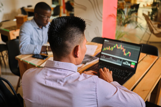 Latin people trading