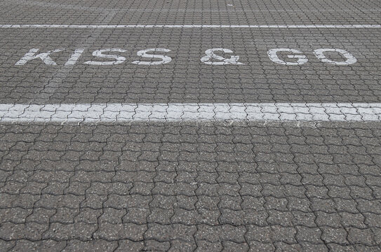 Kiss and go zone