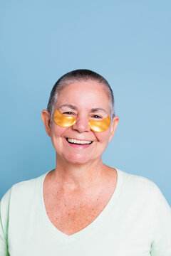 Vertical portrait of a Smiling woman in her daily beauty routine