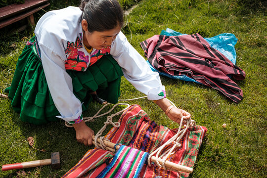 Peruvian artisanal Weaver 