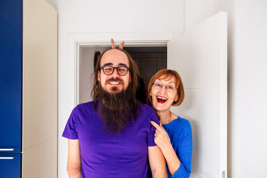 Mother pranking son on photo 