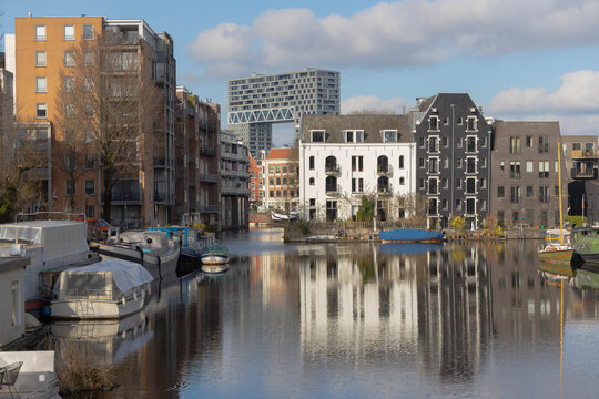 houses in amsterdam from 4 centuries