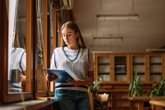 Student with textbook 