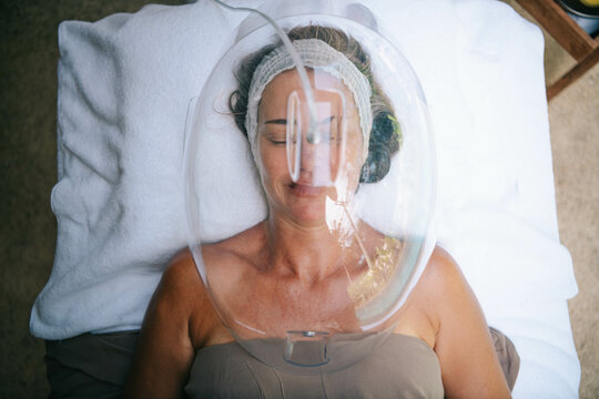 Oxygen facial treatment