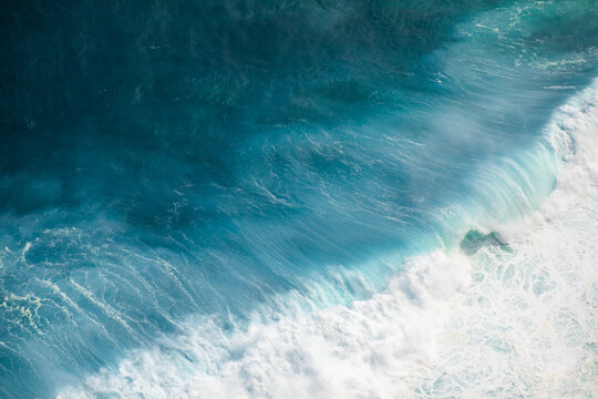 Ocean waves crashing on a sunny day in nature outdoor